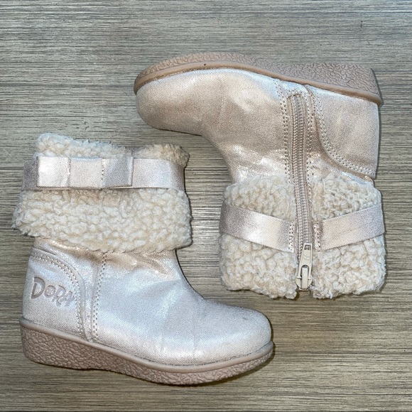 Dora the Explorer Shiny Cream Colored Fur Boots - Picture 2 of 12
